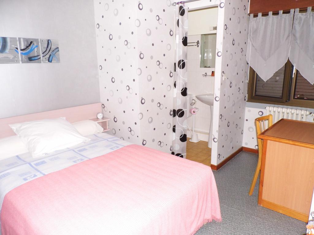 Hotel Des Touristes Pierrefitte-Nestalas Buitenkant foto